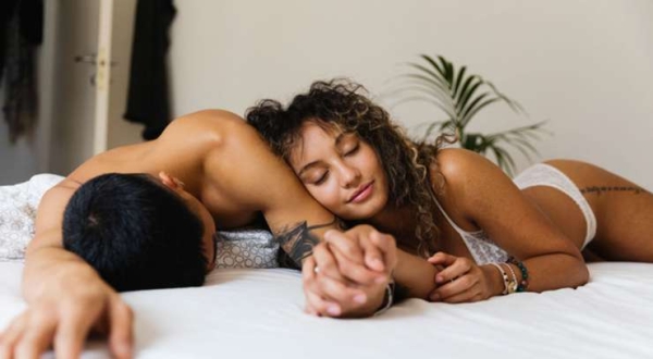 Некоторые любят погорячее: 10 советов, как добавить огня в ваш поднадоевший секс